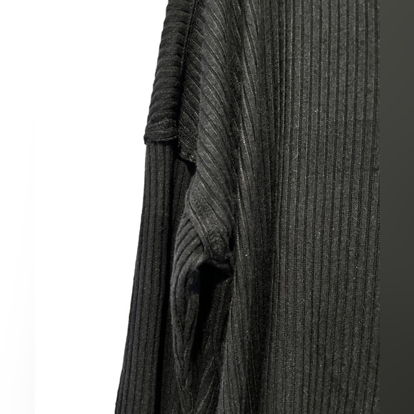 NWT Wild Fable Black Ribbed Knit Ribbed Open Hem Sweater Size Medium, Boxy Fit - Picture 3 of 5